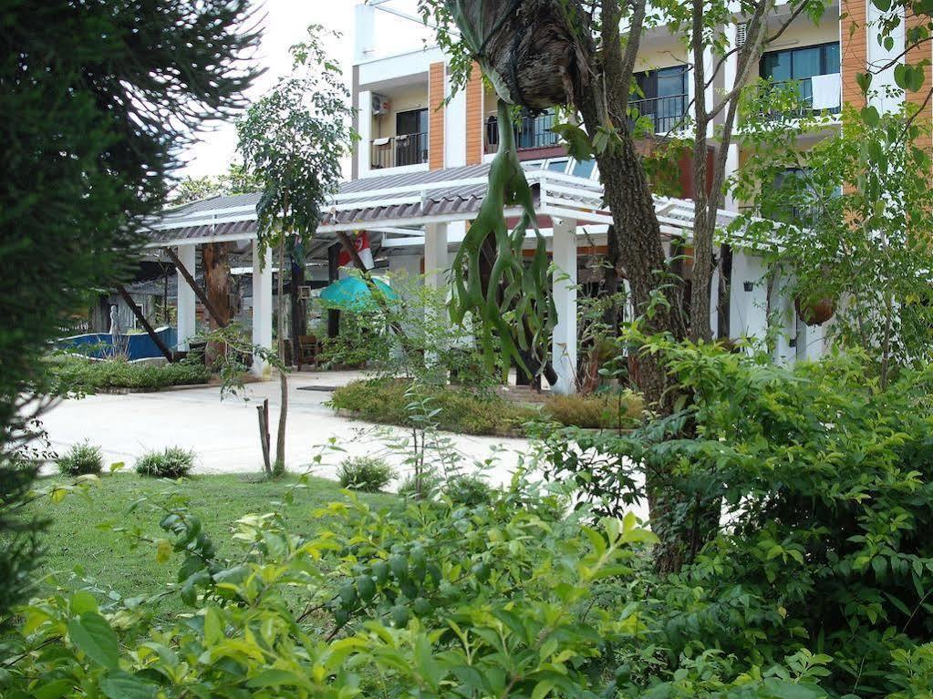 Mech Mansion Hotel Chiang Rai Bagian luar foto