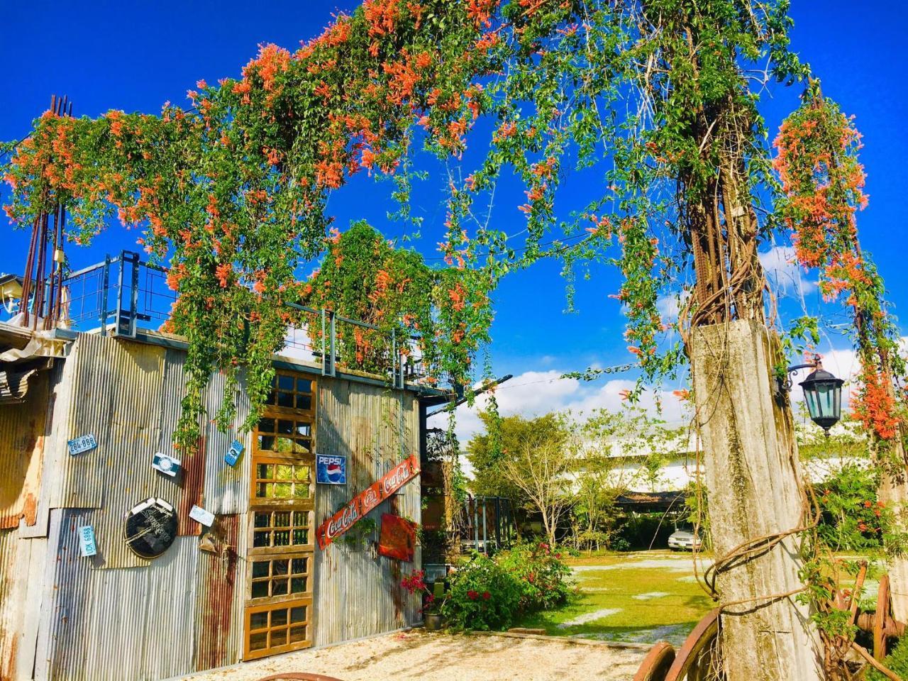 Mech Mansion Hotel Chiang Rai Bagian luar foto